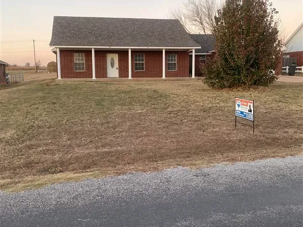 126 NE Uvon Ln, Elgin, OK 73538