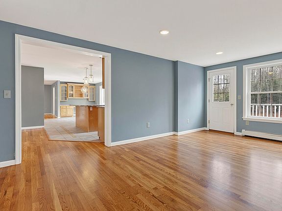 5th image of 350 Hillside Street