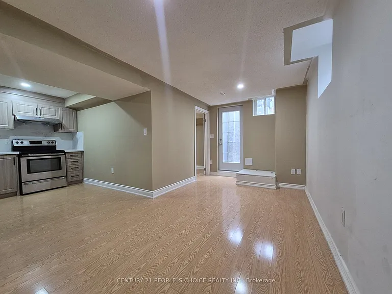 1292 Godwick Dr #LOWER — Photo 10
