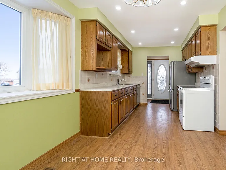 2035 Carleton Ct — Photo 16