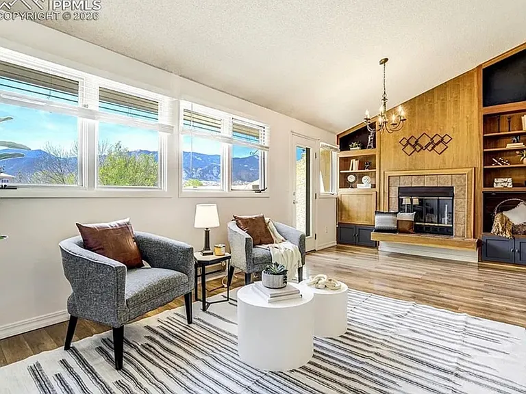 518 Observatory Dr — Photo 3