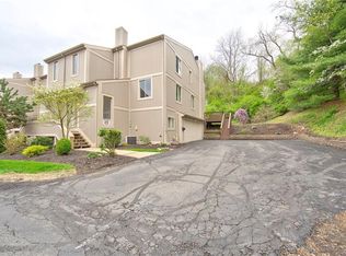 1538 Pineview Dr, Pittsburgh, PA