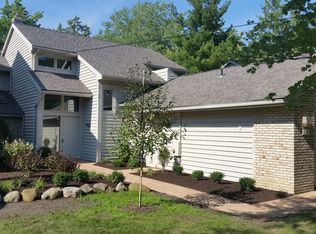 4 Hampshire Ct, Beachwood, OH 44122