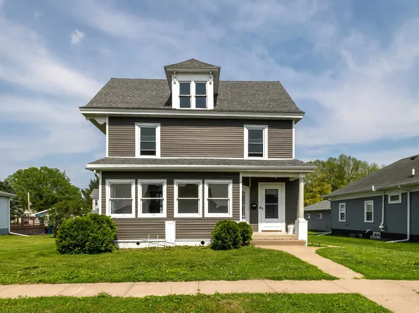 103 N 6th St, Bellevue, IA 52031