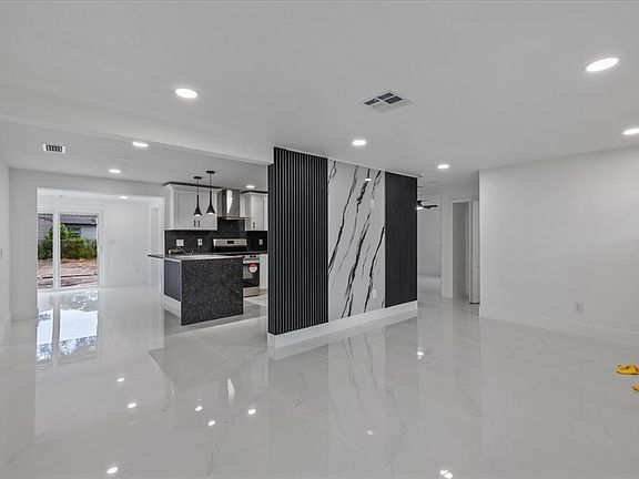 3rd image of 4853 ROSEDALE LANE