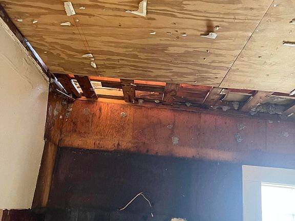 4th image of 129 Longfellow St