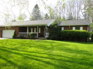 25 Forest Glen Dr, Grove City, PA