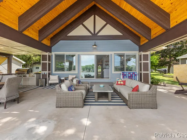5295 S Eden Lake Rd, Custer, MI 49405