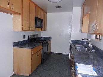 3rd image of 305 W Delano St