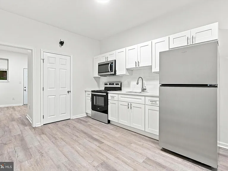 3238 N Woodstock St — Photo 3