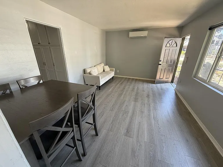 2943 Talbot St — Photo 4