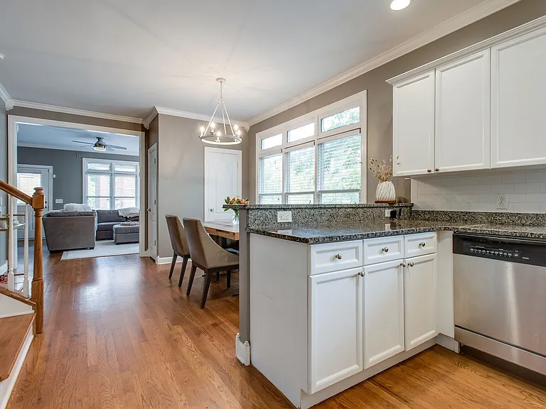 415 Van Buren St — Photo 14