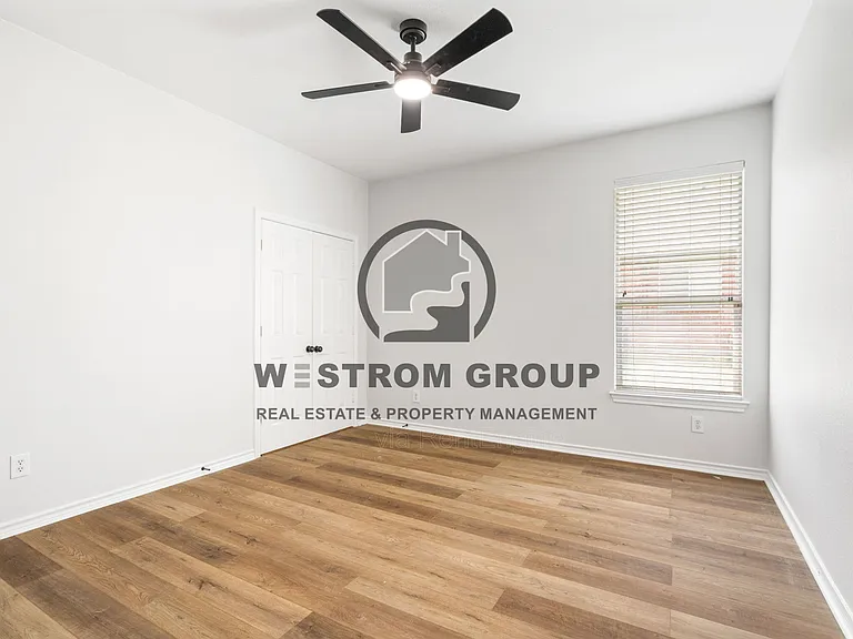 1738 Rock Ridge Dr — Photo 8