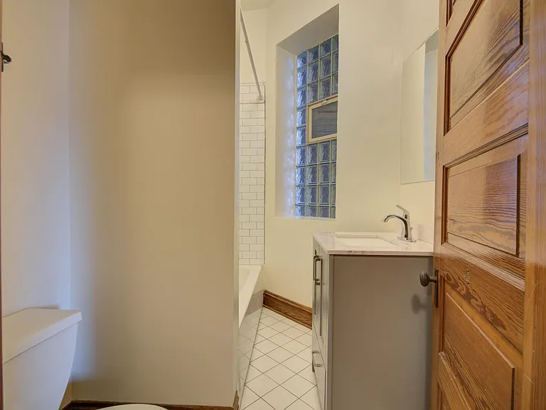 638 W Drummond Pl #1F — Photo 14
