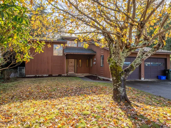 2395 Wall St, North Bend, OR 97459