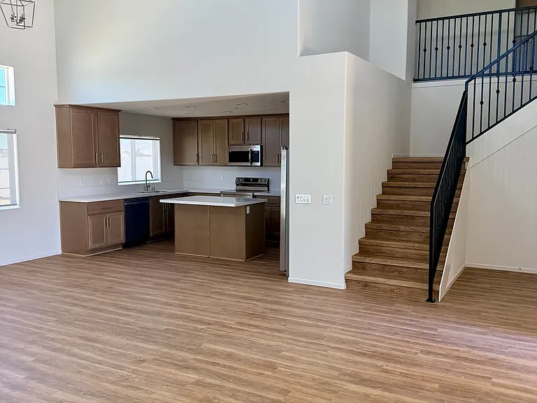 11712 Sebastian Rd — Photo 29