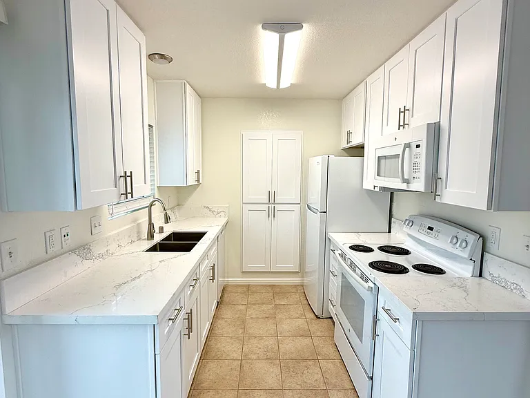 952 Pine Ave #A — Photo 5