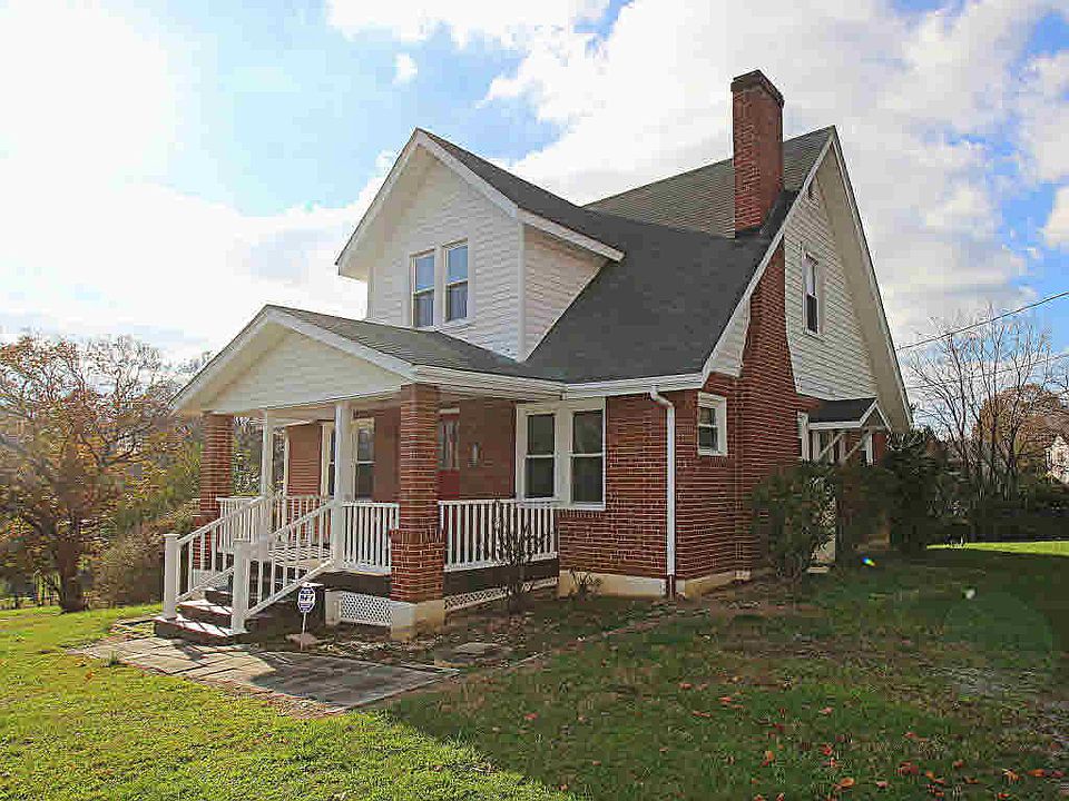 1st image of 250 Hillcrest St