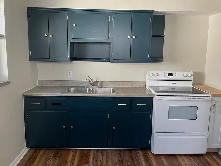 1008 Warwick Pl — Photo 4