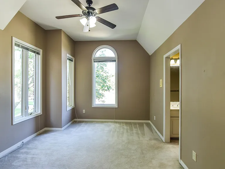 1113 Shady Oaks Cir — Photo 32