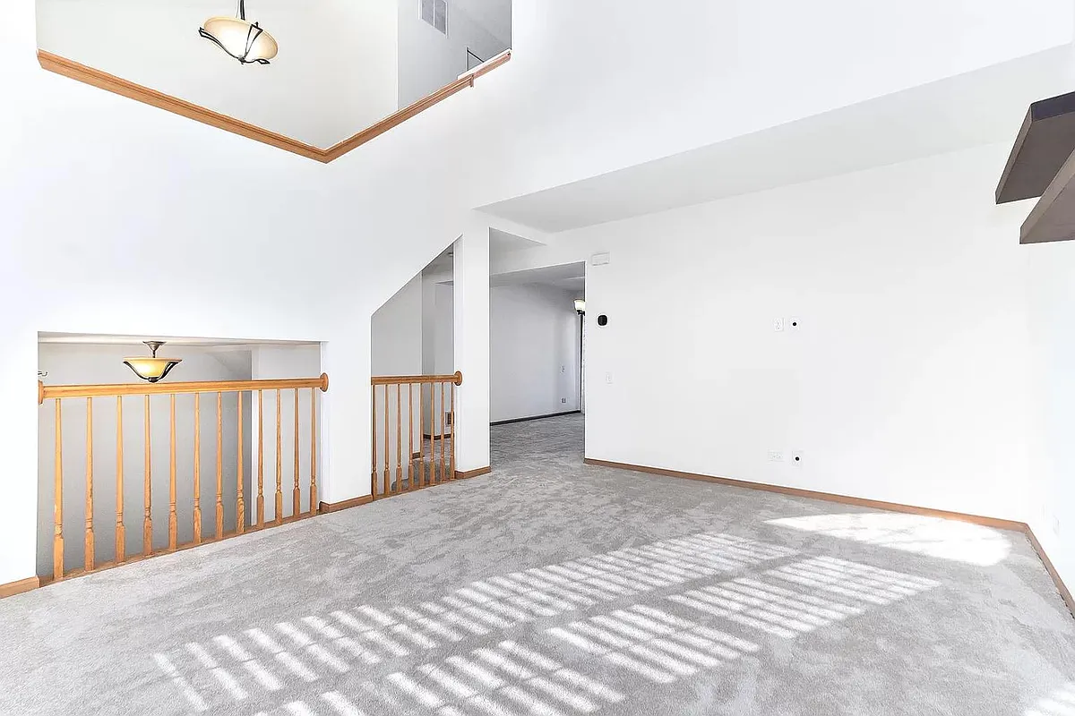Building Photo - 1866 Middlebury Dr