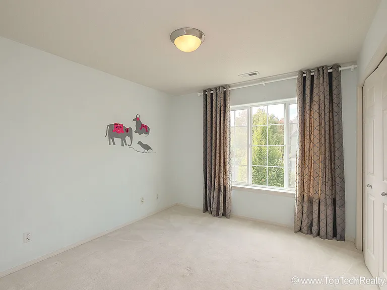 504 NE Caden Ave — Photo 16