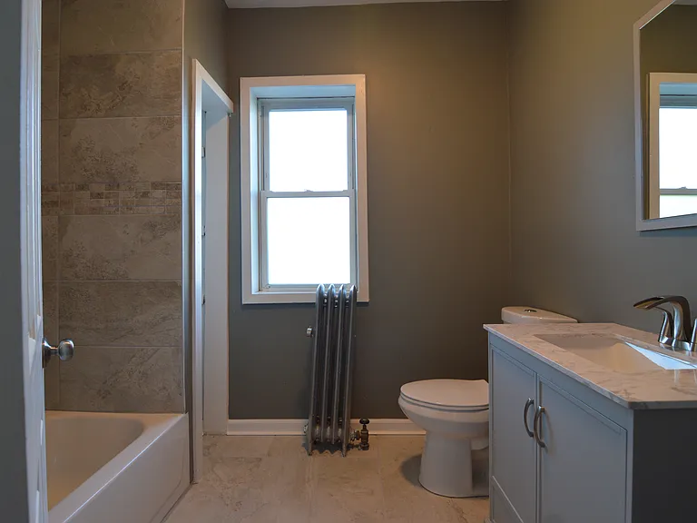 3422 W Grenshaw St #2 — Photo 9