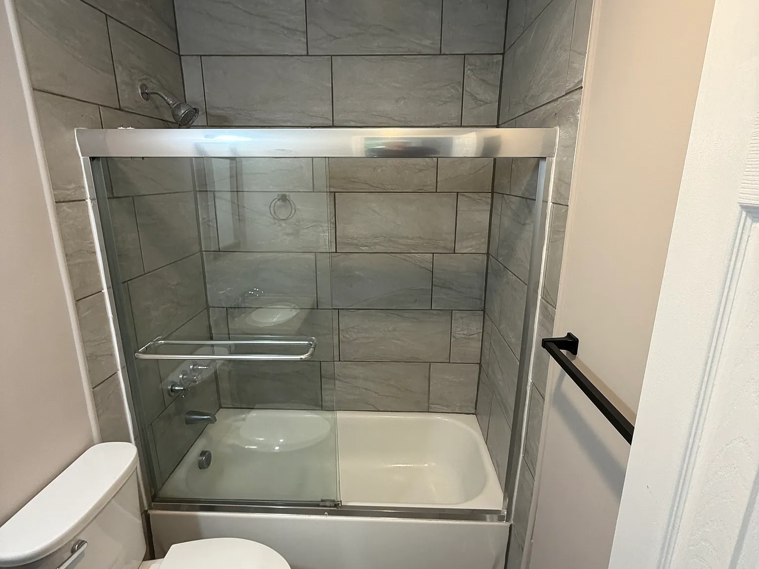 3 bed, 1.5 bath, 930 sqft, $1,900 — Photo 2
