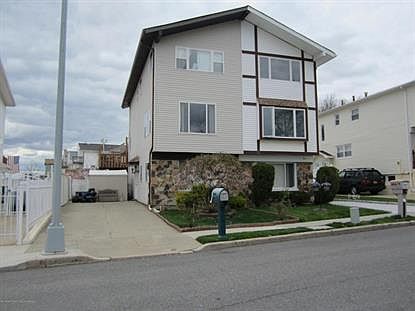 1st image of 61 Strawberry Ln