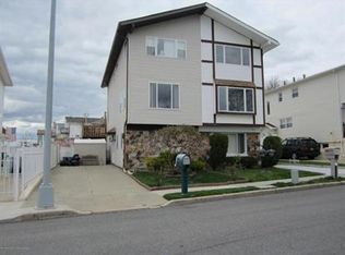 61 Strawberry Ln, Staten Island, NY 10312