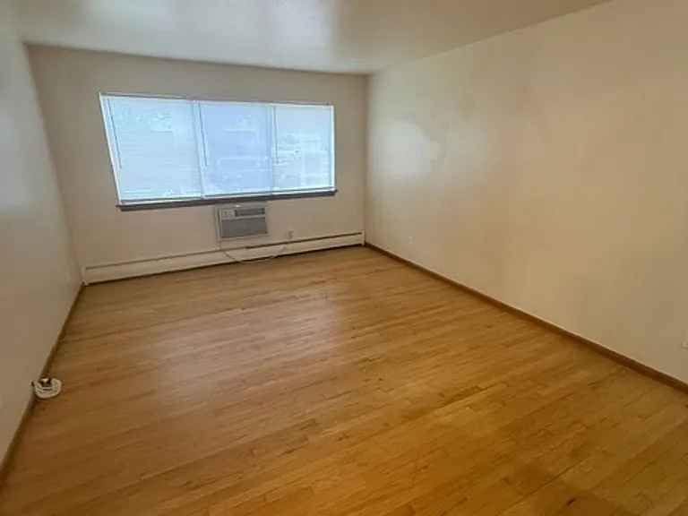 5414 58th Ave — Photo 2