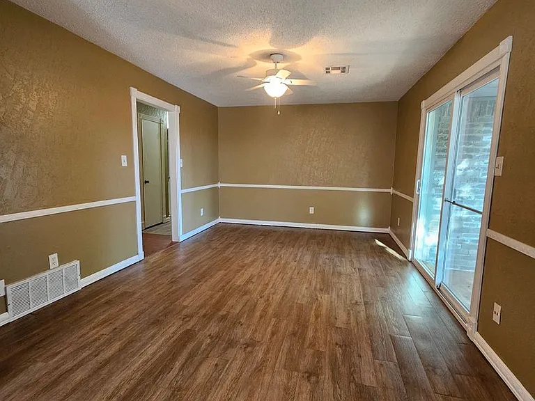 1428 Princeton Cir — Photo 4