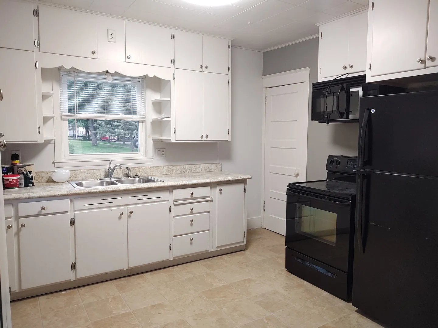 Charming 3-Bedroom Home in a Convenient Location — Photo 3