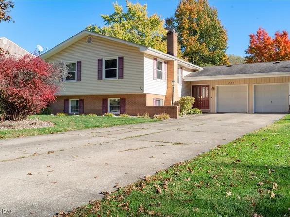 371 Green Hill Dr, Tallmadge, OH 44278