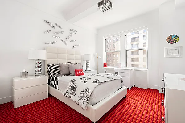 Sold by Sloane Square | media 13