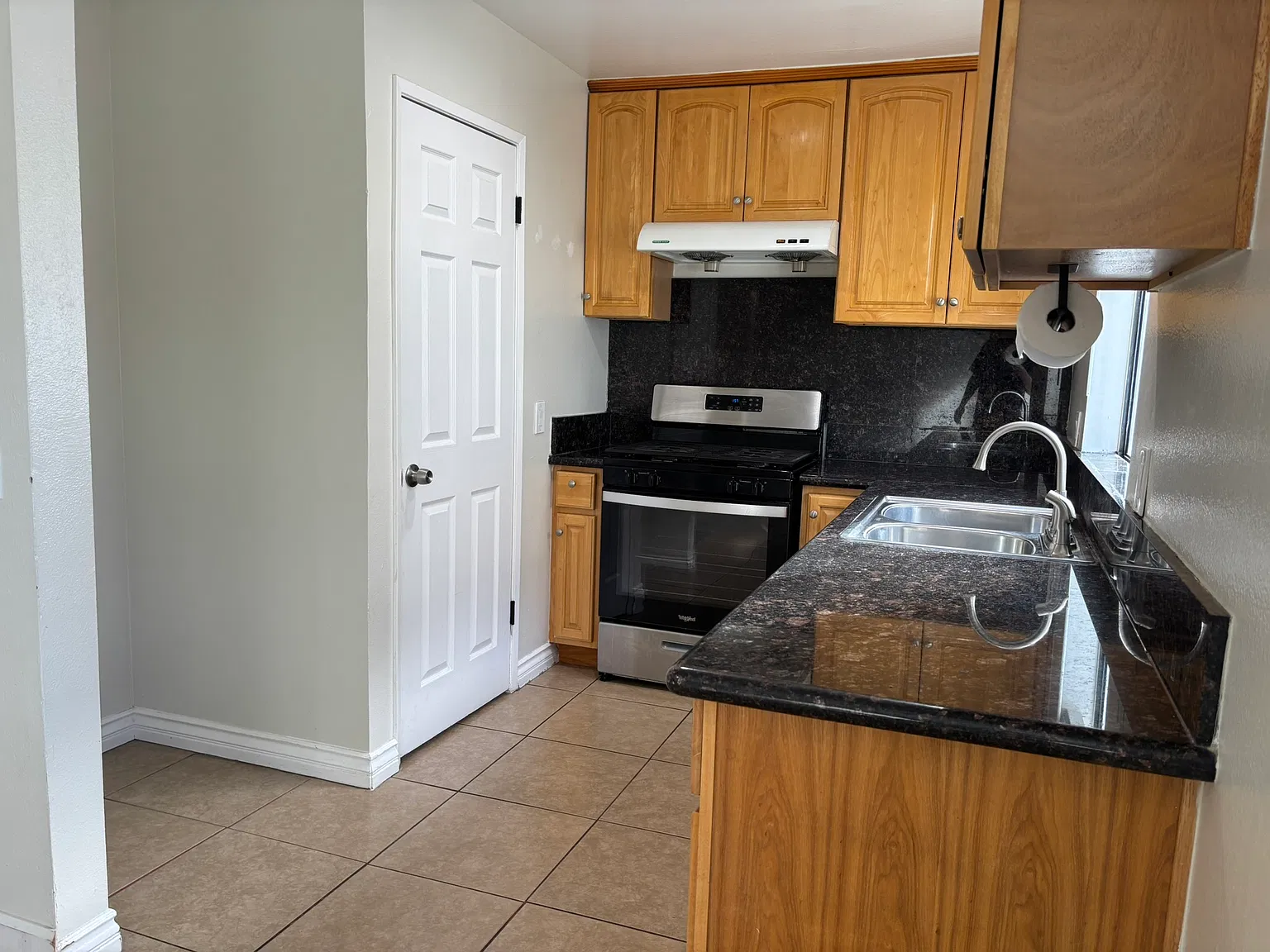 2 bed, 2.5 bath, $2,550 — Photo 4