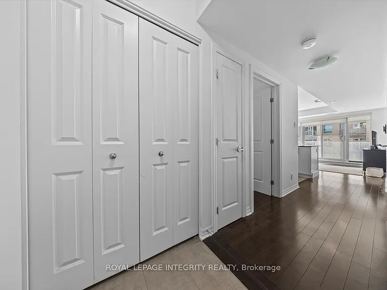 242 Rideau St #909 — Photo 3