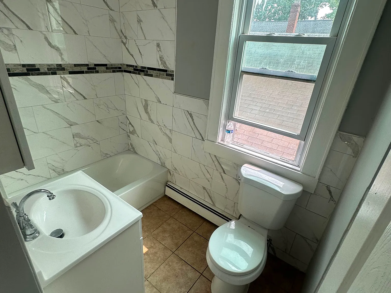 4 bed, 1.5 bath, $2,800 — Photo 2