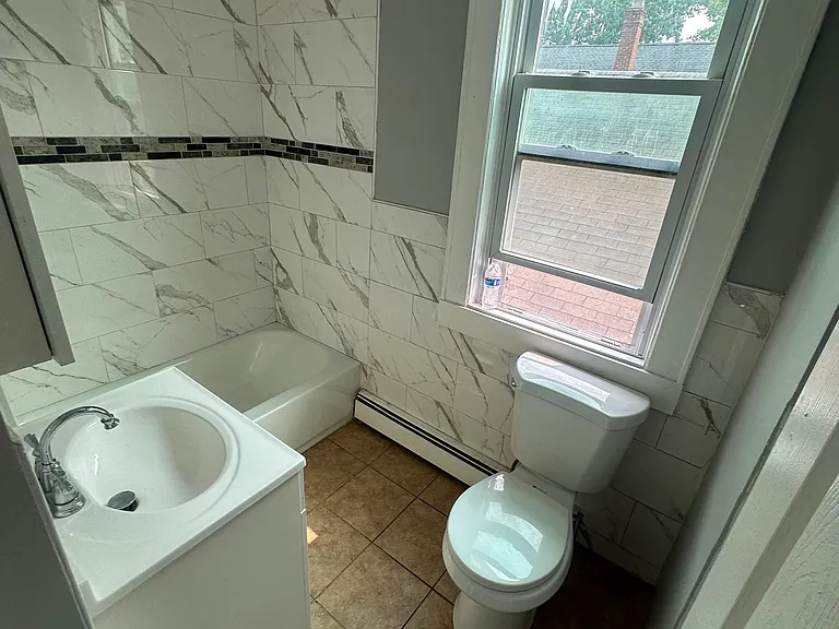 118 Maple Ave #1 — Photo 2