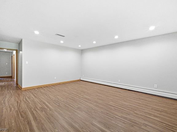 5th image of 1097 Oak Tree Rd