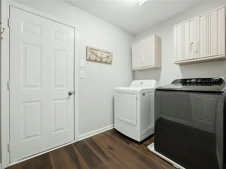 572 Staghorn Ln — Photo 13