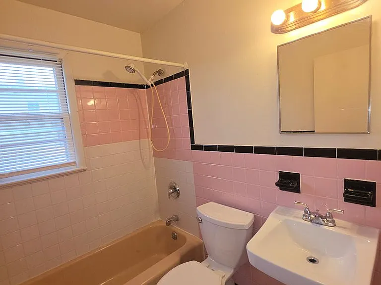 212 Bathgate Ave — Photo 9