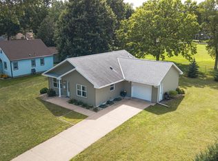 925 N Holcombe Ave, Litchfield, MN 55355