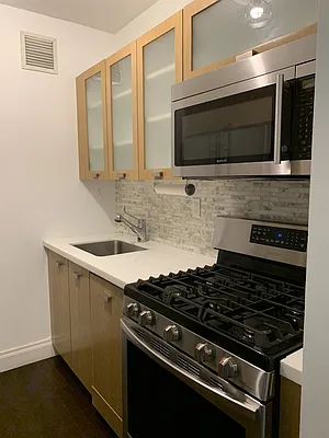 Rented by R New York | media 17