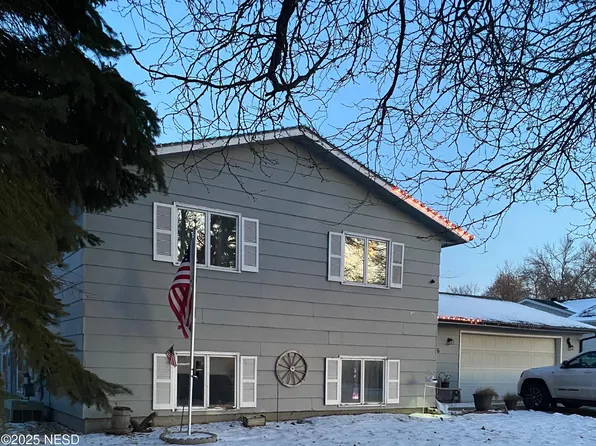 406 13th St NE, Watertown, SD 57201