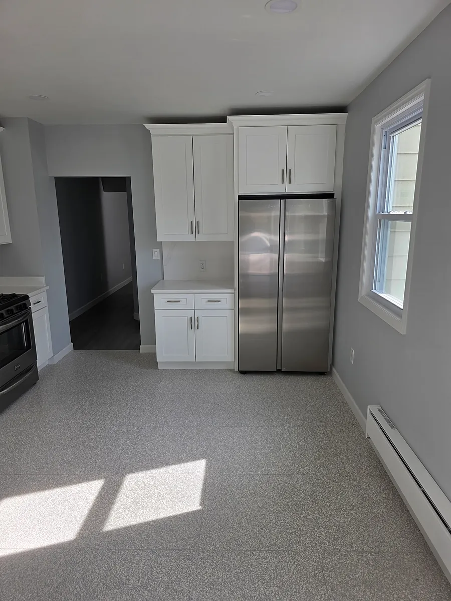 Building Photo - 812 Bayway Ave #1