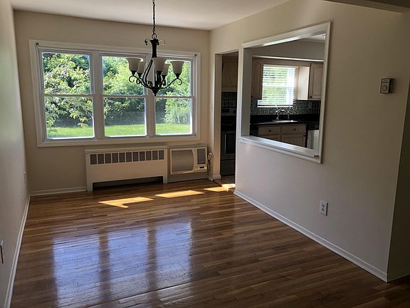 4th image of 21 Pickwick Dr
