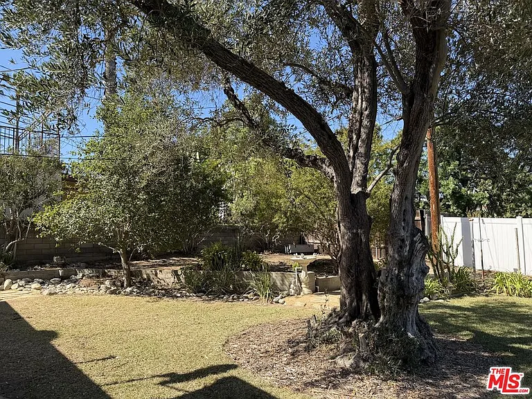 214 Sequoia Dr — Photo 3