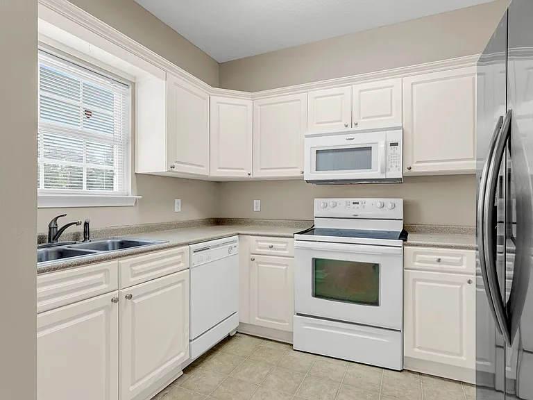 13 Cypress Ln — Photo 6
