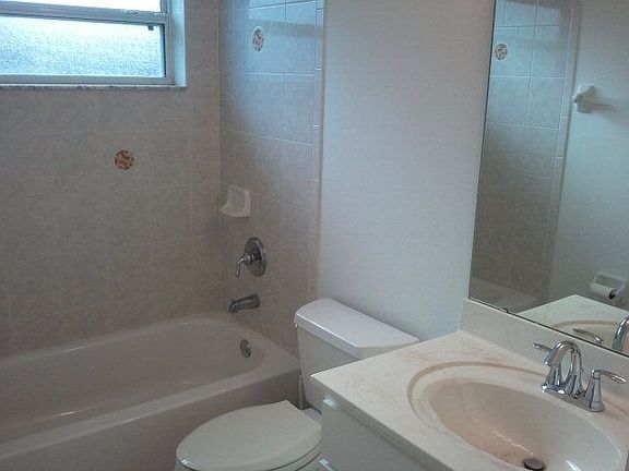 5th image of 20 Lucas Ln